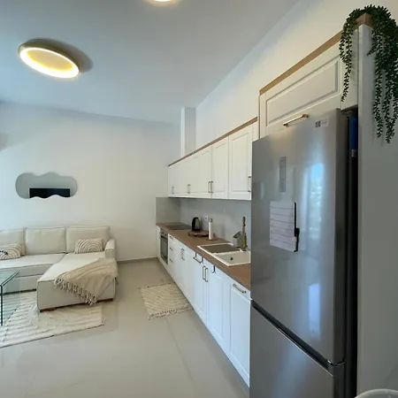 Cozy And Modern Centre Apartment Sarande