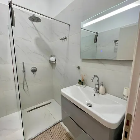 شقة Cozy And Modern Centre ساراندا