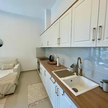 Cozy And Modern Centre شقة ساراندا